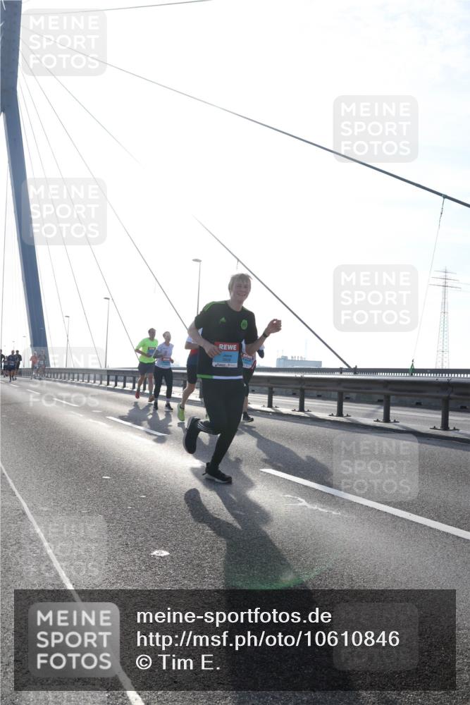 03.10.2026 - Köhlbrandbrückenlauf Tim E. http://msf.ph/oto/10610846 03.10.2026 09:25:39 Position 1  meine-sportfotos.de