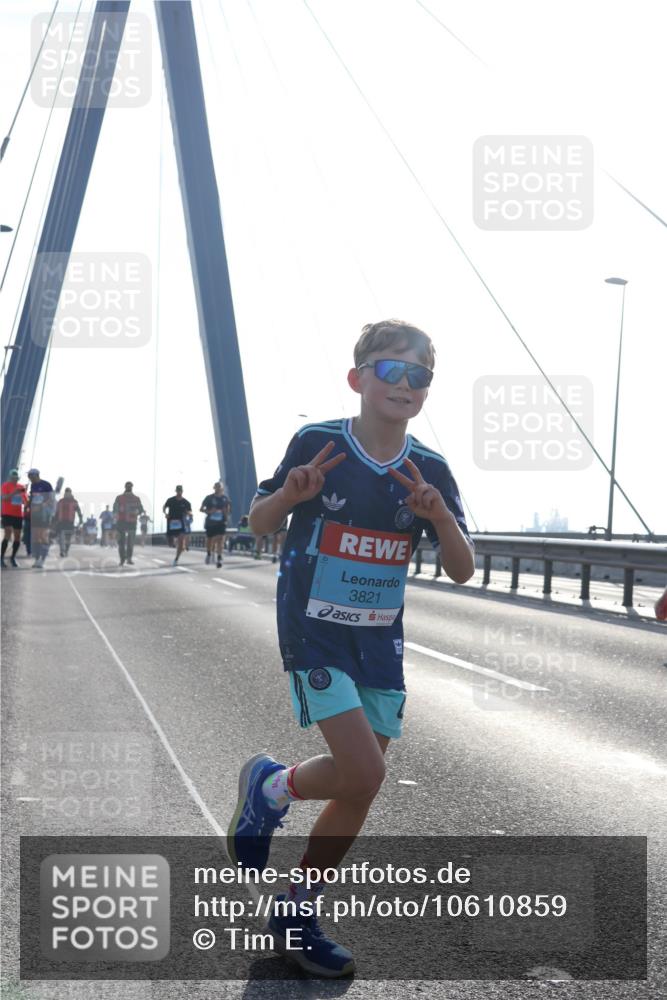 03.10.2026 - Köhlbrandbrückenlauf Tim E. http://msf.ph/oto/10610859 03.10.2026 09:25:41 Position 1 3821 meine-sportfotos.de