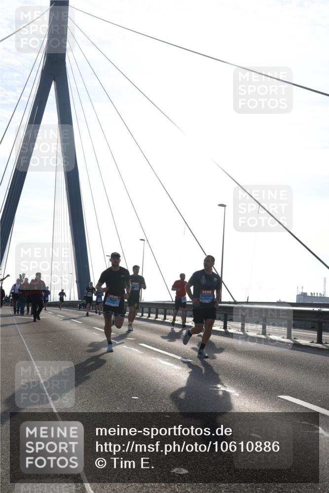 03.10.2026 - Köhlbrandbrückenlauf Tim E. http://msf.ph/oto/10610886 03.10.2026 09:25:47 Position 1  meine-sportfotos.de