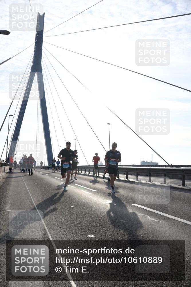 03.10.2026 - Köhlbrandbrückenlauf Tim E. http://msf.ph/oto/10610889 03.10.2026 09:25:47 Position 1  meine-sportfotos.de