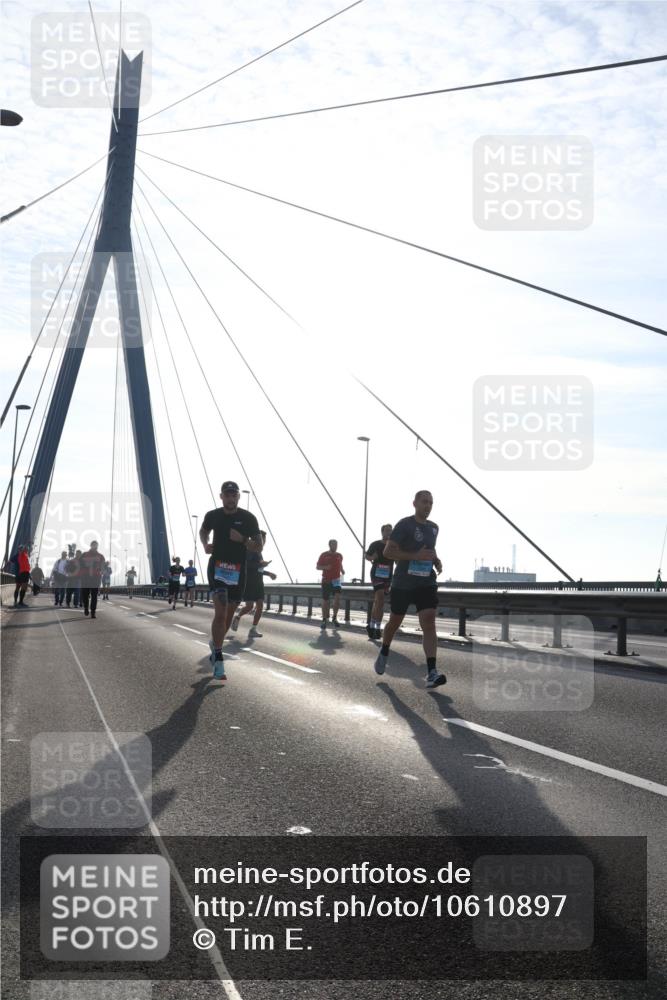 03.10.2026 - Köhlbrandbrückenlauf Tim E. http://msf.ph/oto/10610897 03.10.2026 09:25:47 Position 1  meine-sportfotos.de