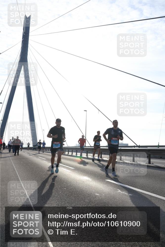 03.10.2026 - Köhlbrandbrückenlauf Tim E. http://msf.ph/oto/10610900 03.10.2026 09:25:48 Position 1  meine-sportfotos.de