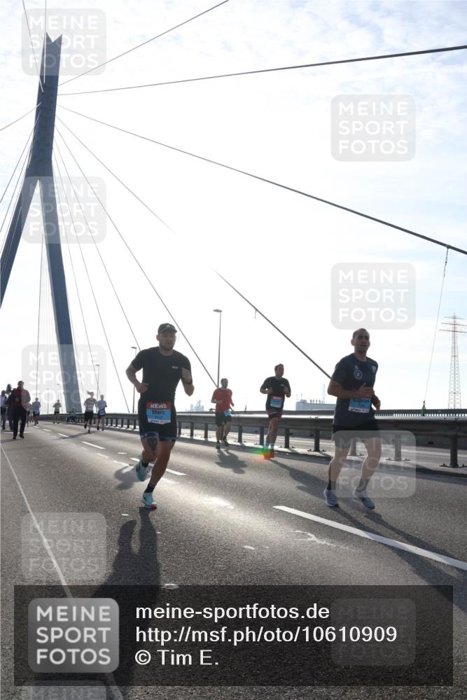 03.10.2026 - Köhlbrandbrückenlauf Tim E. http://msf.ph/oto/10610909 03.10.2026 09:25:48 Position 1  meine-sportfotos.de