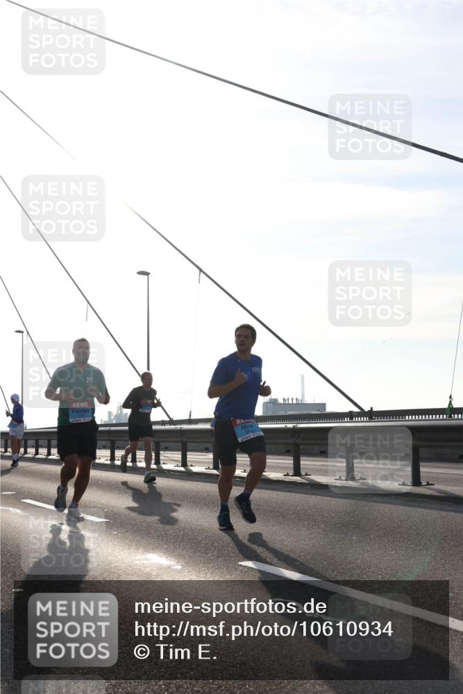 03.10.2026 - Köhlbrandbrückenlauf Tim E. http://msf.ph/oto/10610934 03.10.2026 09:25:58 Position 1  meine-sportfotos.de