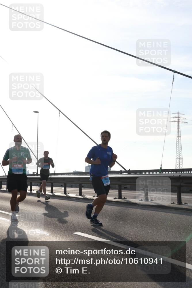 03.10.2026 - Köhlbrandbrückenlauf Tim E. http://msf.ph/oto/10610941 03.10.2026 09:25:58 Position 1  meine-sportfotos.de
