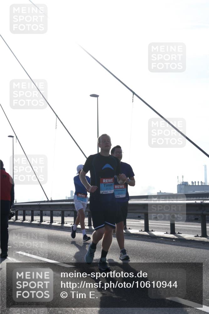 03.10.2026 - Köhlbrandbrückenlauf Tim E. http://msf.ph/oto/10610944 03.10.2026 09:26:01 Position 1 2576, 2019 meine-sportfotos.de