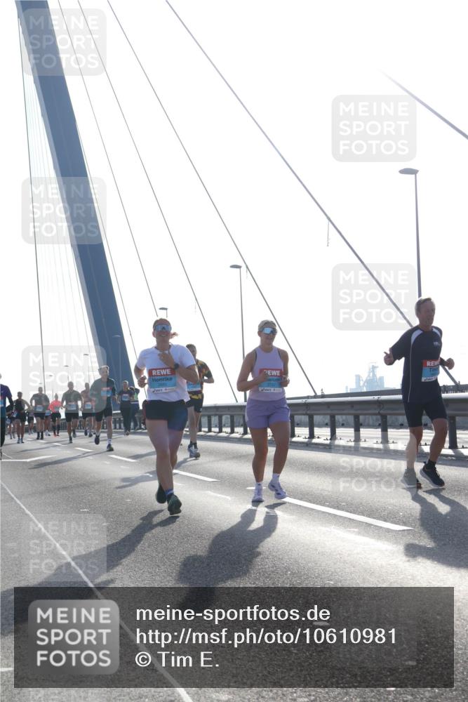 03.10.2026 - Köhlbrandbrückenlauf Tim E. http://msf.ph/oto/10610981 03.10.2026 09:26:07 Position 1 2707 meine-sportfotos.de
