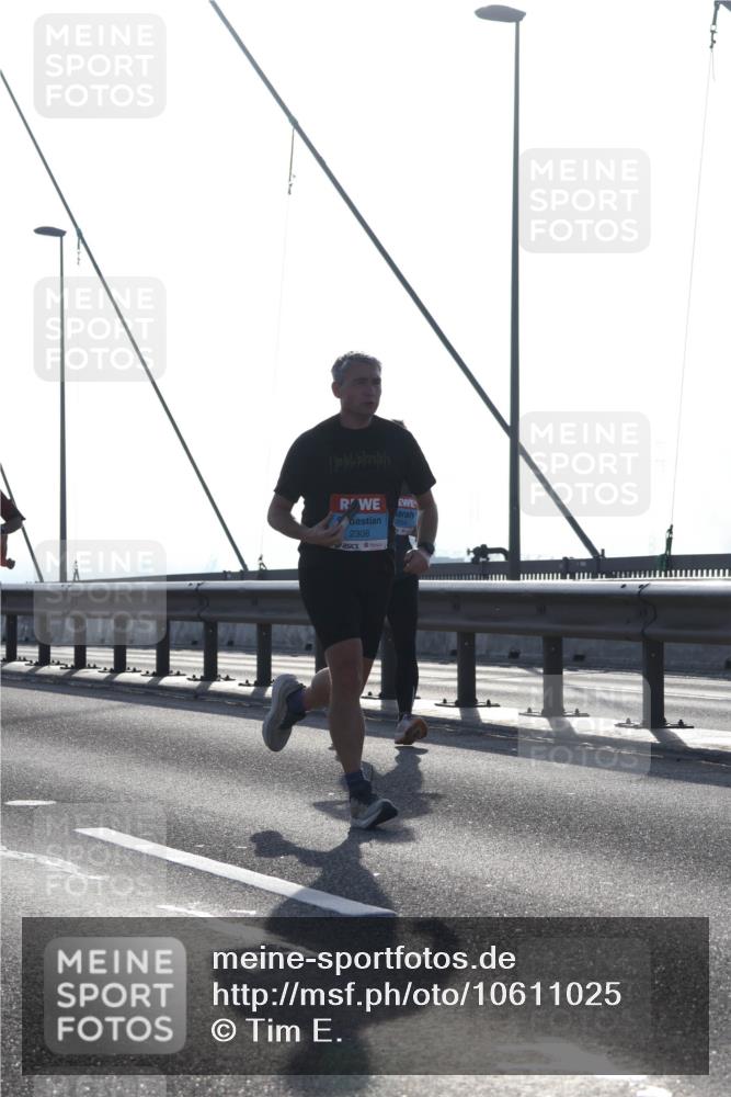 03.10.2026 - Köhlbrandbrückenlauf Tim E. http://msf.ph/oto/10611025 03.10.2026 09:26:14 Position 1 2308 meine-sportfotos.de
