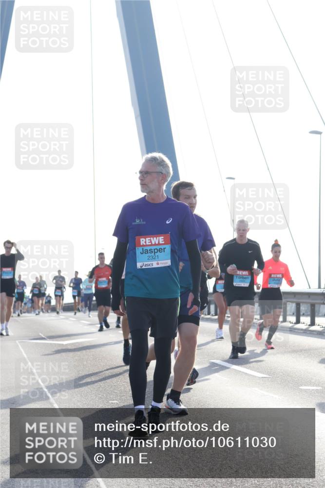 03.10.2026 - Köhlbrandbrückenlauf Tim E. http://msf.ph/oto/10611030 03.10.2026 09:26:16 Position 1 2321 meine-sportfotos.de
