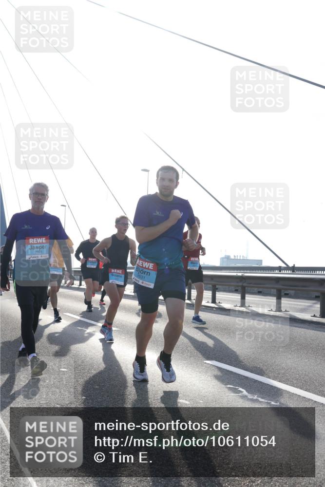 03.10.2026 - Köhlbrandbrückenlauf Tim E. http://msf.ph/oto/10611054 03.10.2026 09:26:18 Position 1 2321, 2631 meine-sportfotos.de