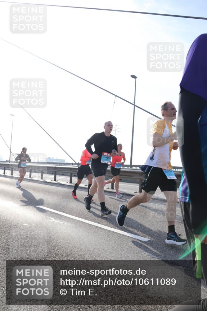 03.10.2026 - Köhlbrandbrückenlauf Tim E. http://msf.ph/oto/10611089 03.10.2026 09:26:20 Position 1  meine-sportfotos.de