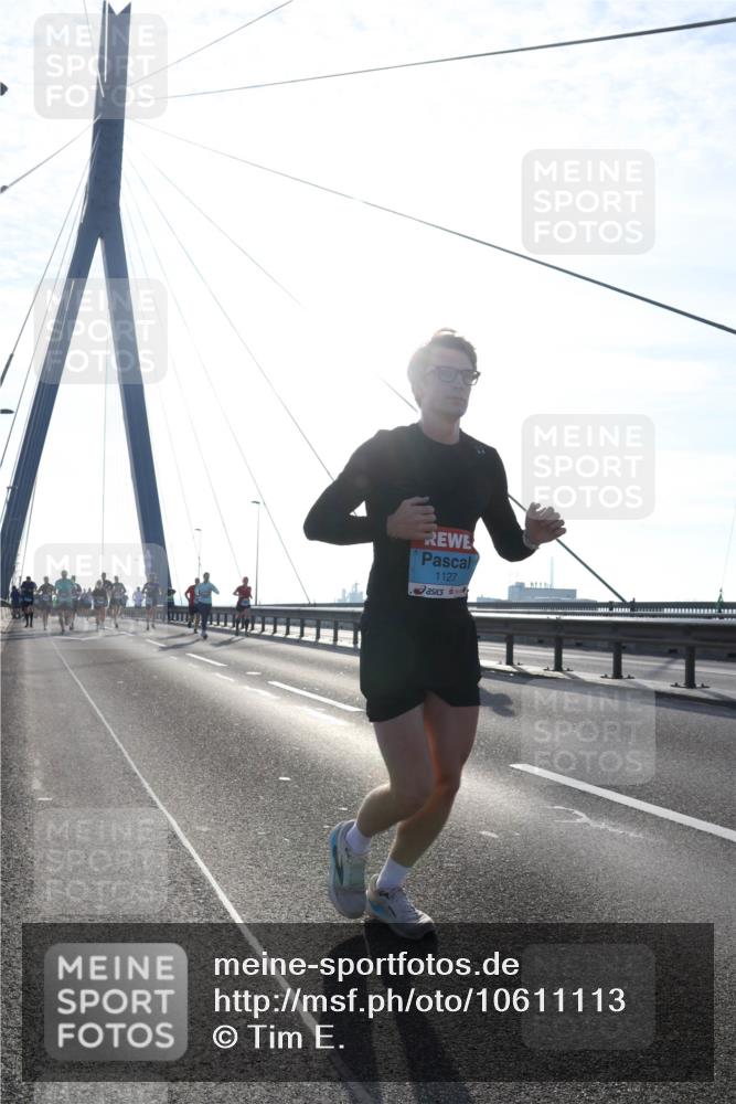 03.10.2026 - Köhlbrandbrückenlauf Tim E. http://msf.ph/oto/10611113 03.10.2026 09:26:25 Position 1 1127 meine-sportfotos.de