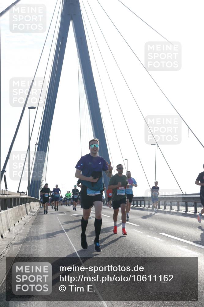 03.10.2026 - Köhlbrandbrückenlauf Tim E. http://msf.ph/oto/10611162 03.10.2026 09:26:36 Position 1 3704 meine-sportfotos.de