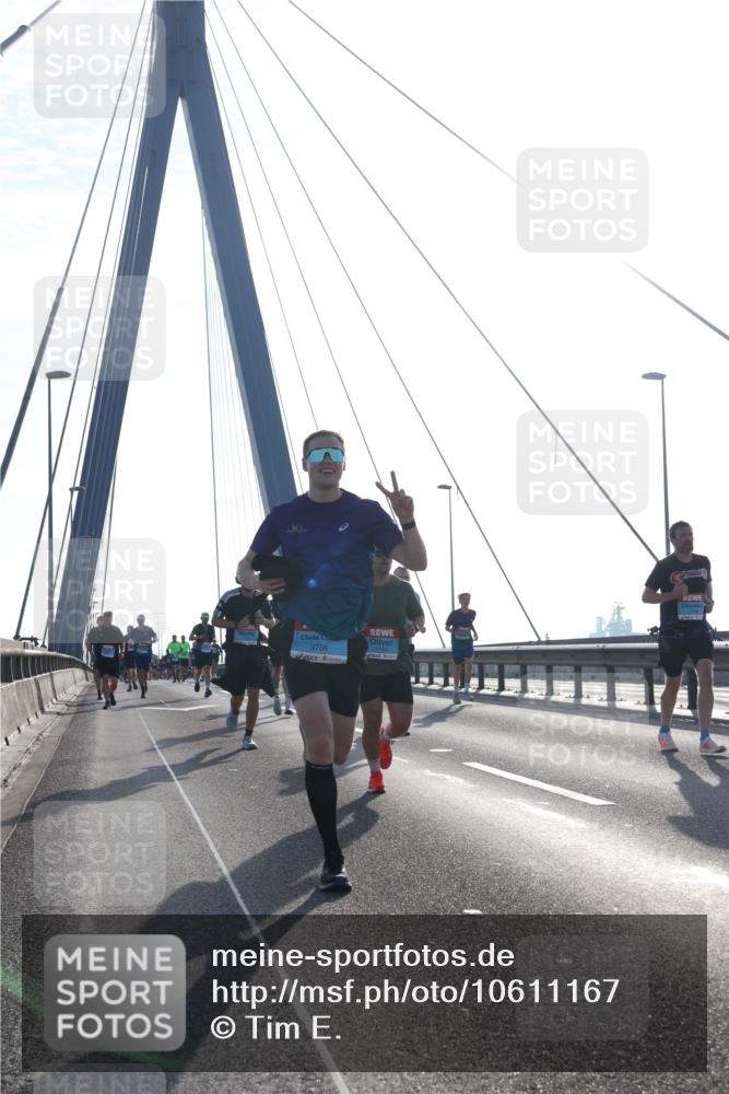 03.10.2026 - Köhlbrandbrückenlauf Tim E. http://msf.ph/oto/10611167 03.10.2026 09:26:37 Position 1 3704 meine-sportfotos.de