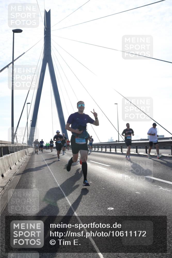 03.10.2026 - Köhlbrandbrückenlauf Tim E. http://msf.ph/oto/10611172 03.10.2026 09:26:37 Position 1 3704 meine-sportfotos.de