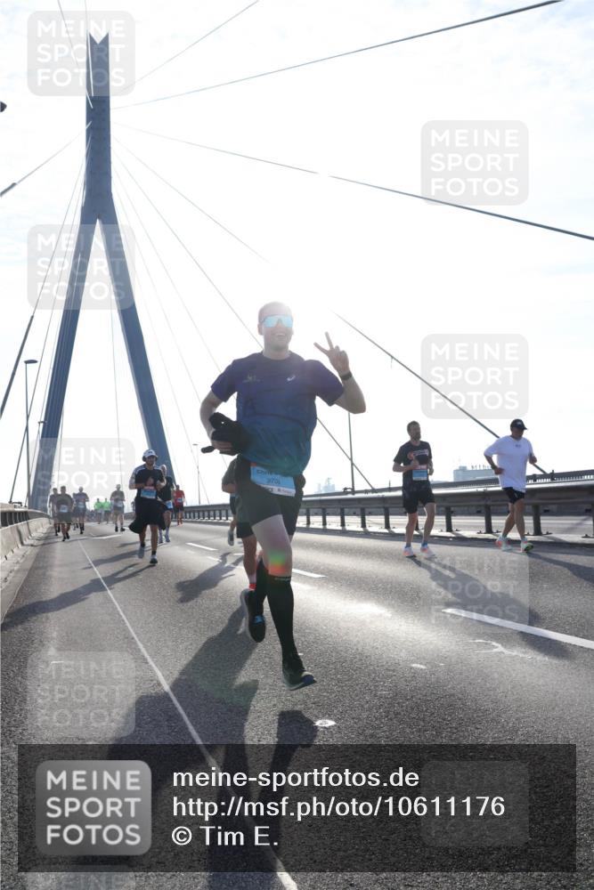 03.10.2026 - Köhlbrandbrückenlauf Tim E. http://msf.ph/oto/10611176 03.10.2026 09:26:37 Position 1 3704 meine-sportfotos.de