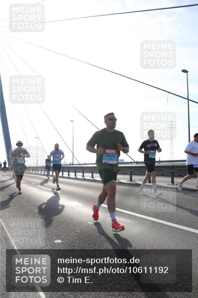 03.10.2026 - Köhlbrandbrückenlauf Tim E. http://msf.ph/oto/10611192 03.10.2026 09:26:38 Position 1 1151 meine-sportfotos.de