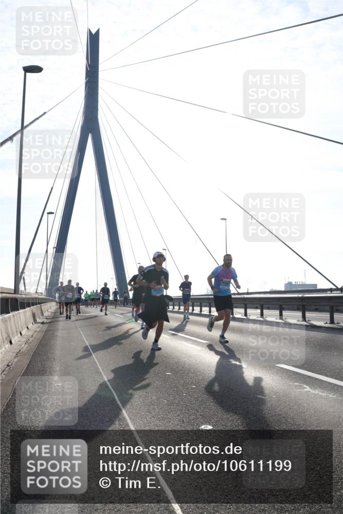 03.10.2026 - Köhlbrandbrückenlauf Tim E. http://msf.ph/oto/10611199 03.10.2026 09:26:39 Position 1  meine-sportfotos.de