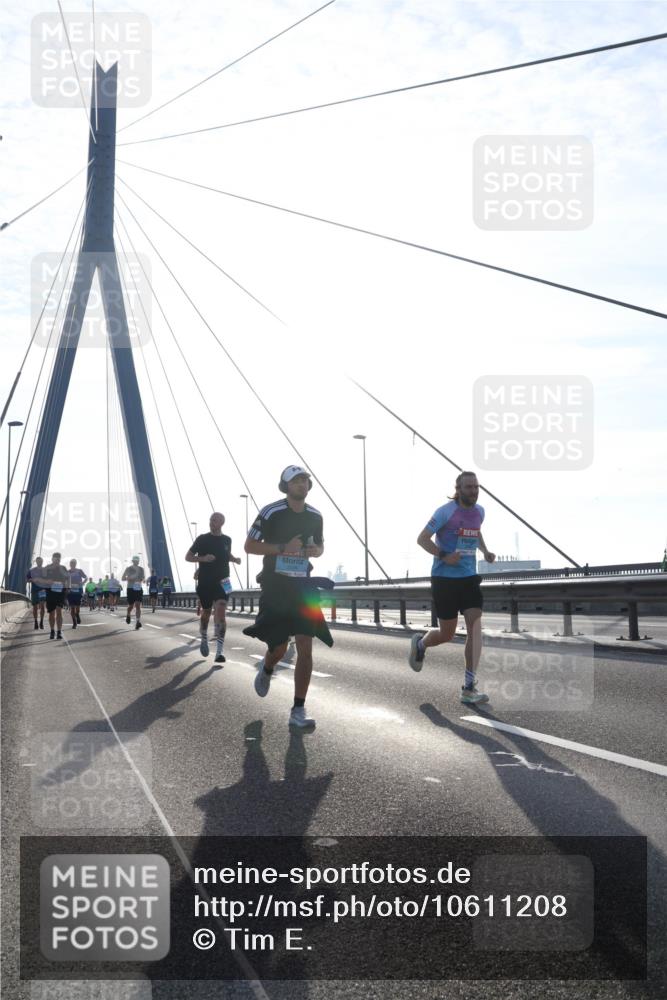 03.10.2026 - Köhlbrandbrückenlauf Tim E. http://msf.ph/oto/10611208 03.10.2026 09:26:39 Position 1  meine-sportfotos.de