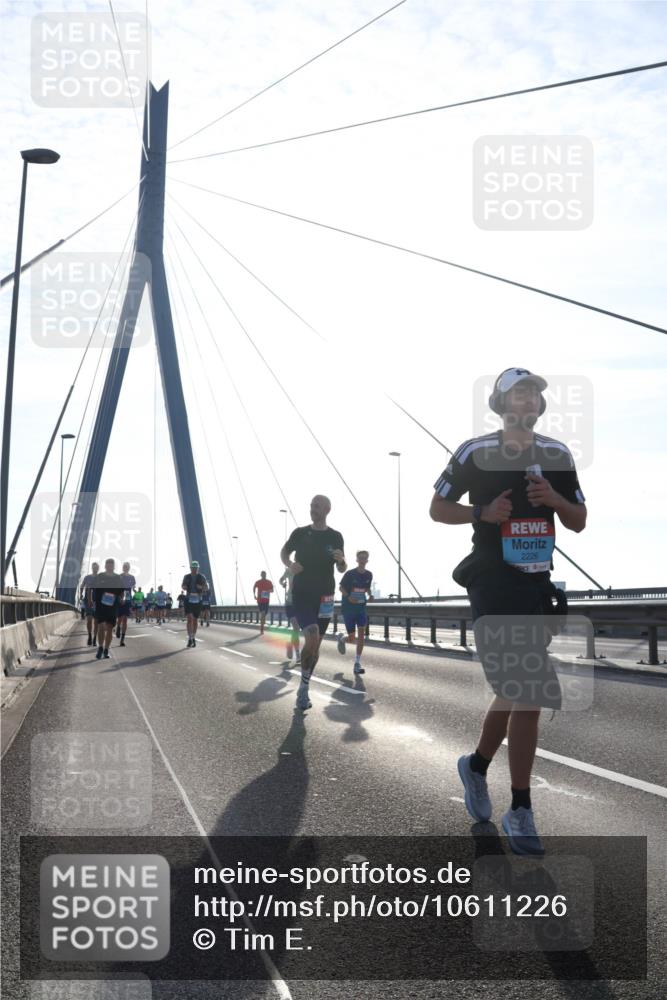 03.10.2026 - Köhlbrandbrückenlauf Tim E. http://msf.ph/oto/10611226 03.10.2026 09:26:40 Position 1 2226 meine-sportfotos.de