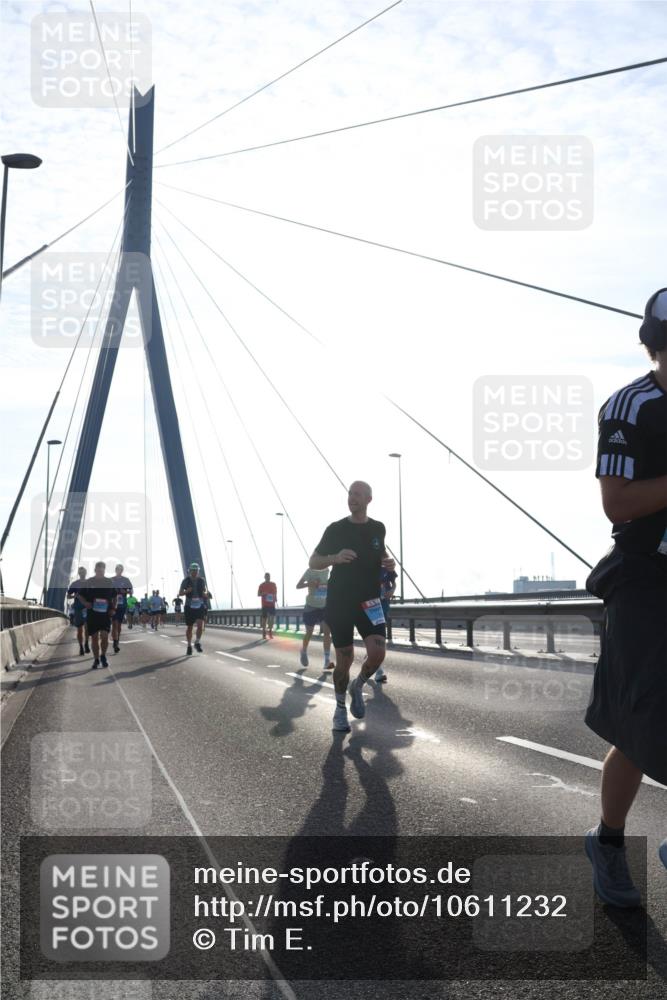 03.10.2026 - Köhlbrandbrückenlauf Tim E. http://msf.ph/oto/10611232 03.10.2026 09:26:41 Position 1  meine-sportfotos.de