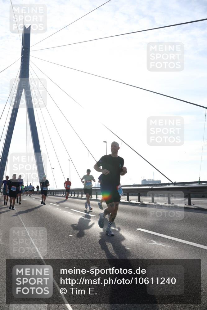 03.10.2026 - Köhlbrandbrückenlauf Tim E. http://msf.ph/oto/10611240 03.10.2026 09:26:41 Position 1  meine-sportfotos.de