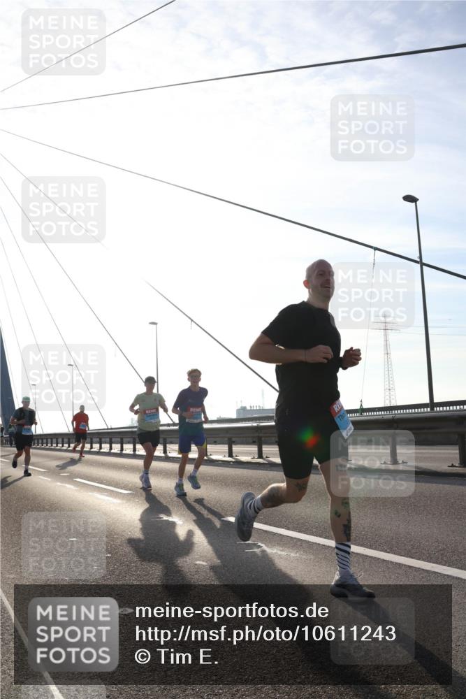 03.10.2026 - Köhlbrandbrückenlauf Tim E. http://msf.ph/oto/10611243 03.10.2026 09:26:42 Position 1 198 meine-sportfotos.de