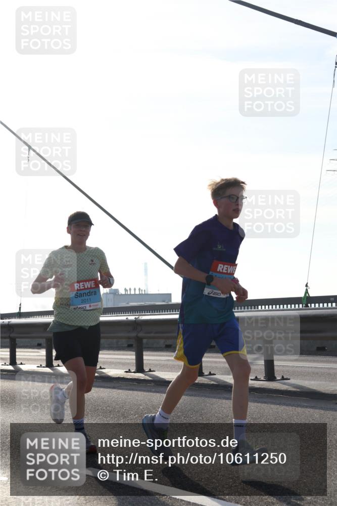 03.10.2026 - Köhlbrandbrückenlauf Tim E. http://msf.ph/oto/10611250 03.10.2026 09:26:43 Position 1 2011 meine-sportfotos.de