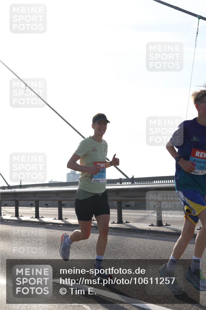 03.10.2026 - Köhlbrandbrückenlauf Tim E. http://msf.ph/oto/10611257 03.10.2026 09:26:43 Position 1 2011, 1299 meine-sportfotos.de