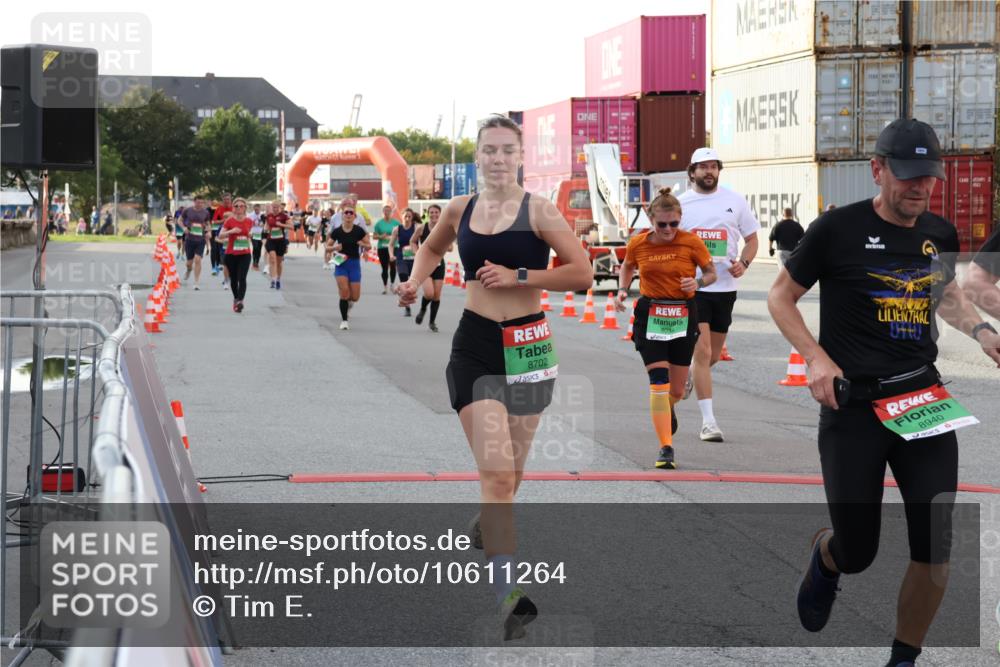 03.10.2026 - Köhlbrandbrückenlauf Tim E. http://msf.ph/oto/10611264 03.10.2026 16:17:06 Ziel 7291, 7957, 7958, 8034, 8386, 8508, 8574, 8692, 8702, 8798, 8940, 9077 meine-sportfotos.de