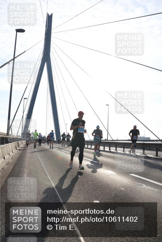 03.10.2026 - Köhlbrandbrückenlauf Tim E. http://msf.ph/oto/10611402 03.10.2026 09:26:58 Position 1  meine-sportfotos.de