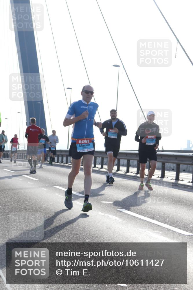 03.10.2026 - Köhlbrandbrückenlauf Tim E. http://msf.ph/oto/10611427 03.10.2026 09:27:00 Position 1 2484, 2419 meine-sportfotos.de