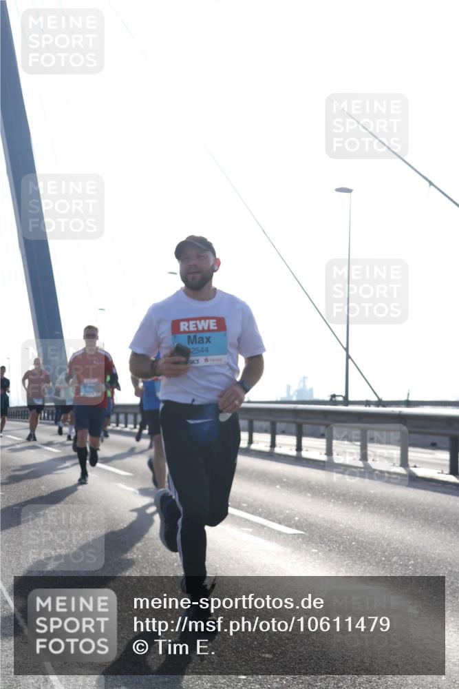 03.10.2026 - Köhlbrandbrückenlauf Tim E. http://msf.ph/oto/10611479 03.10.2026 09:27:06 Position 1 2544 meine-sportfotos.de