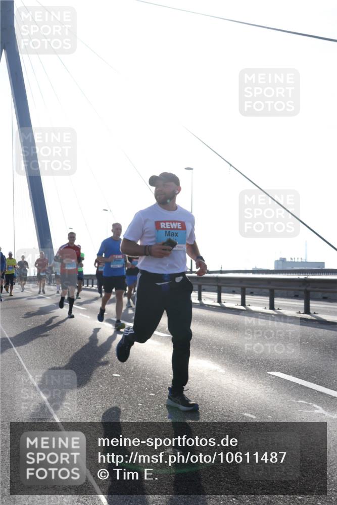 03.10.2026 - Köhlbrandbrückenlauf Tim E. http://msf.ph/oto/10611487 03.10.2026 09:27:07 Position 1  meine-sportfotos.de