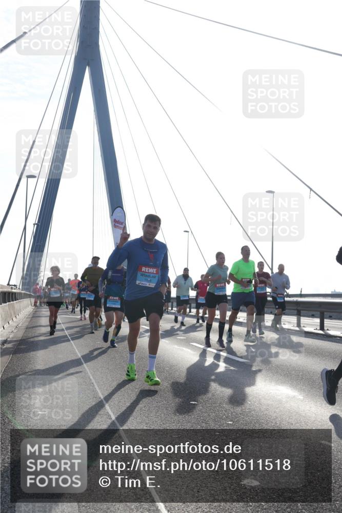 03.10.2026 - Köhlbrandbrückenlauf Tim E. http://msf.ph/oto/10611518 03.10.2026 09:27:09 Position 1 1019 meine-sportfotos.de