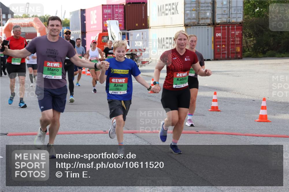 03.10.2026 - Köhlbrandbrückenlauf Tim E. http://msf.ph/oto/10611520 03.10.2026 16:17:19 Ziel 7008, 7078, 7214, 7424, 7425, 7707, 7721, 7802, 7803, 7804, 8349, 8370, 8499, 8650, 8692, 9073, 9077, 9132, 9784 meine-sportfotos.de