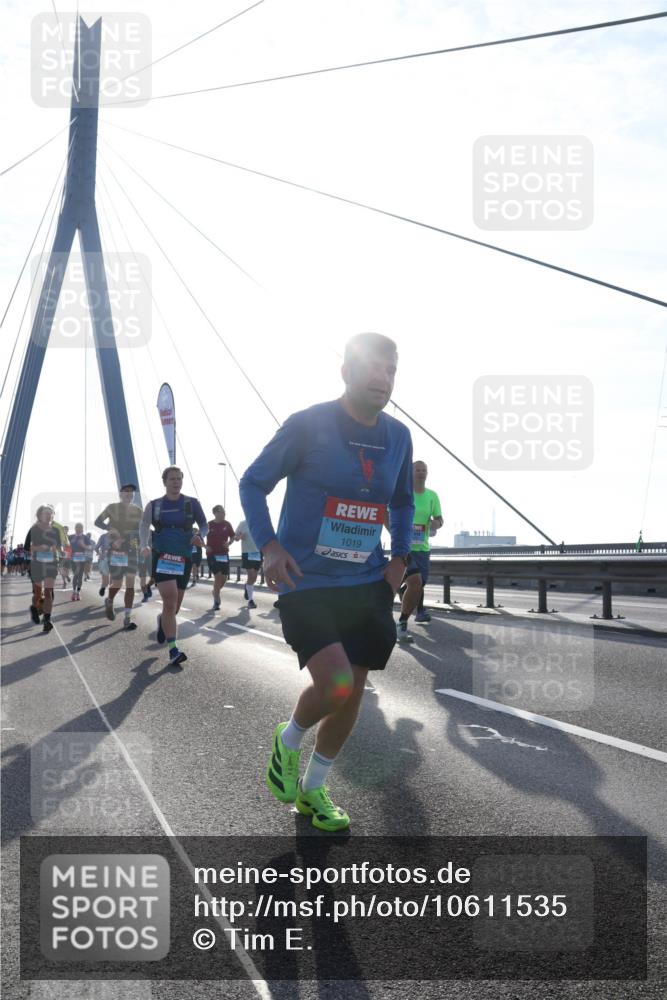 03.10.2026 - Köhlbrandbrückenlauf Tim E. http://msf.ph/oto/10611535 03.10.2026 09:27:10 Position 1 1019 meine-sportfotos.de
