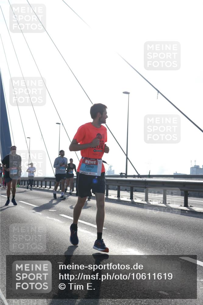 03.10.2026 - Köhlbrandbrückenlauf Tim E. http://msf.ph/oto/10611619 03.10.2026 09:27:17 Position 1 1842 meine-sportfotos.de