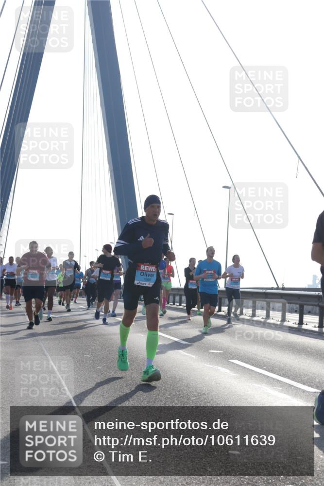 03.10.2026 - Köhlbrandbrückenlauf Tim E. http://msf.ph/oto/10611639 03.10.2026 09:27:20 Position 1 1969 meine-sportfotos.de