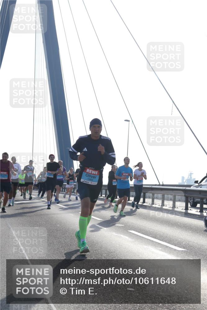 03.10.2026 - Köhlbrandbrückenlauf Tim E. http://msf.ph/oto/10611648 03.10.2026 09:27:20 Position 1 1969 meine-sportfotos.de