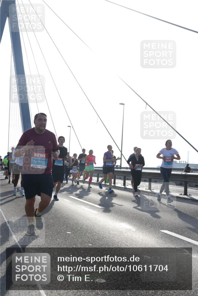 03.10.2026 - Köhlbrandbrückenlauf Tim E. http://msf.ph/oto/10611704 03.10.2026 09:27:24 Position 1 42, 195, 3004 meine-sportfotos.de