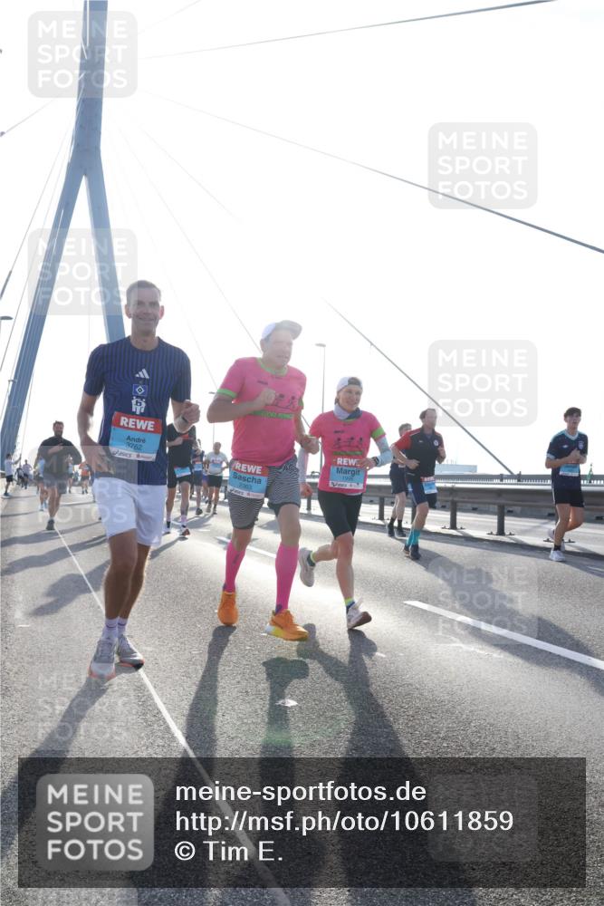 03.10.2026 - Köhlbrandbrückenlauf Tim E. http://msf.ph/oto/10611859 03.10.2026 09:27:36 Position 1 444, 3762, 2363 meine-sportfotos.de