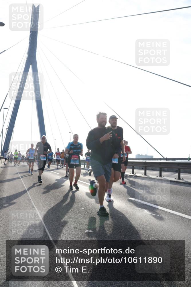 03.10.2026 - Köhlbrandbrückenlauf Tim E. http://msf.ph/oto/10611890 03.10.2026 09:27:39 Position 1  meine-sportfotos.de