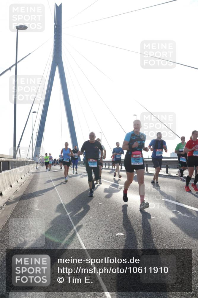 03.10.2026 - Köhlbrandbrückenlauf Tim E. http://msf.ph/oto/10611910 03.10.2026 09:27:40 Position 1  meine-sportfotos.de
