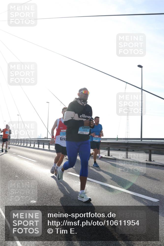 03.10.2026 - Köhlbrandbrückenlauf Tim E. http://msf.ph/oto/10611954 03.10.2026 09:27:44 Position 1 2416 meine-sportfotos.de