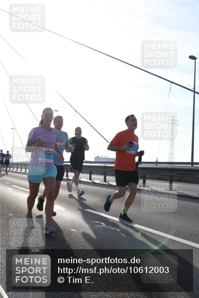 03.10.2026 - Köhlbrandbrückenlauf Tim E. http://msf.ph/oto/10612003 03.10.2026 09:27:48 Position 1 2609, 2633 meine-sportfotos.de