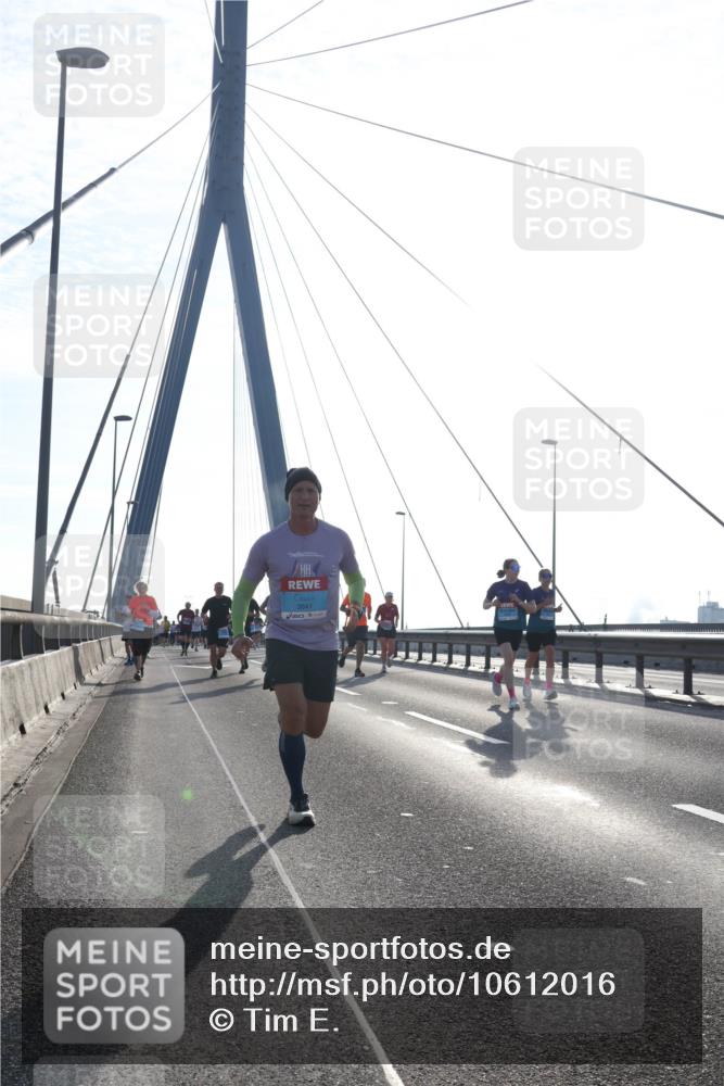 03.10.2026 - Köhlbrandbrückenlauf Tim E. http://msf.ph/oto/10612016 03.10.2026 09:27:51 Position 1 3841 meine-sportfotos.de