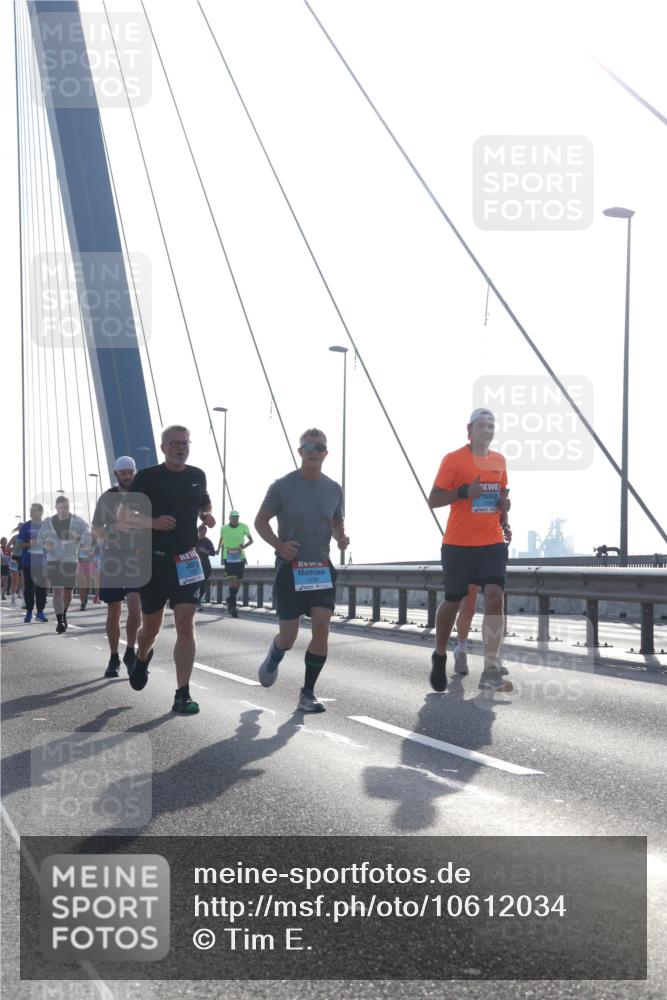 03.10.2026 - Köhlbrandbrückenlauf Tim E. http://msf.ph/oto/10612034 03.10.2026 09:27:53 Position 1  meine-sportfotos.de