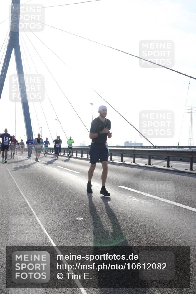 03.10.2026 - Köhlbrandbrückenlauf Tim E. http://msf.ph/oto/10612082 03.10.2026 09:27:57 Position 1 18 meine-sportfotos.de