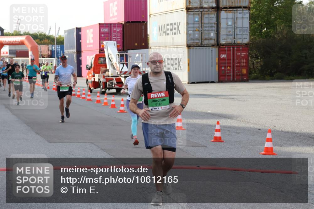 03.10.2026 - Köhlbrandbrückenlauf Tim E. http://msf.ph/oto/10612165 03.10.2026 16:18:10 Ziel 7332, 7498, 7514, 7535, 8000, 8001, 8056, 8057, 8377, 8745, 8954, 9195, 9668, 9831 meine-sportfotos.de